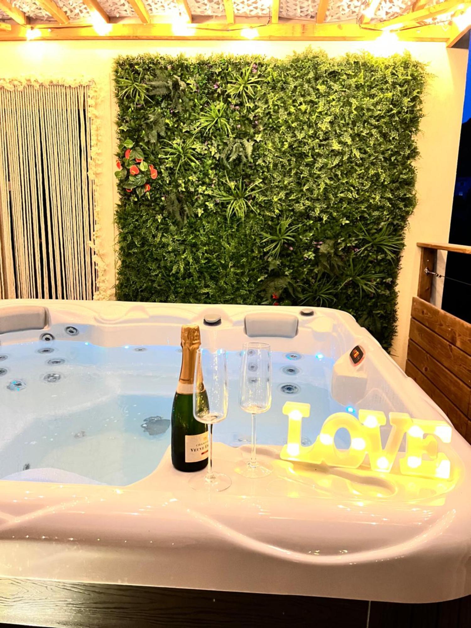 Love Room Tente Lodge Spa Mfg Chez C&C, Exclusivement Reservee Aux Adultes Cantaron Esterno foto