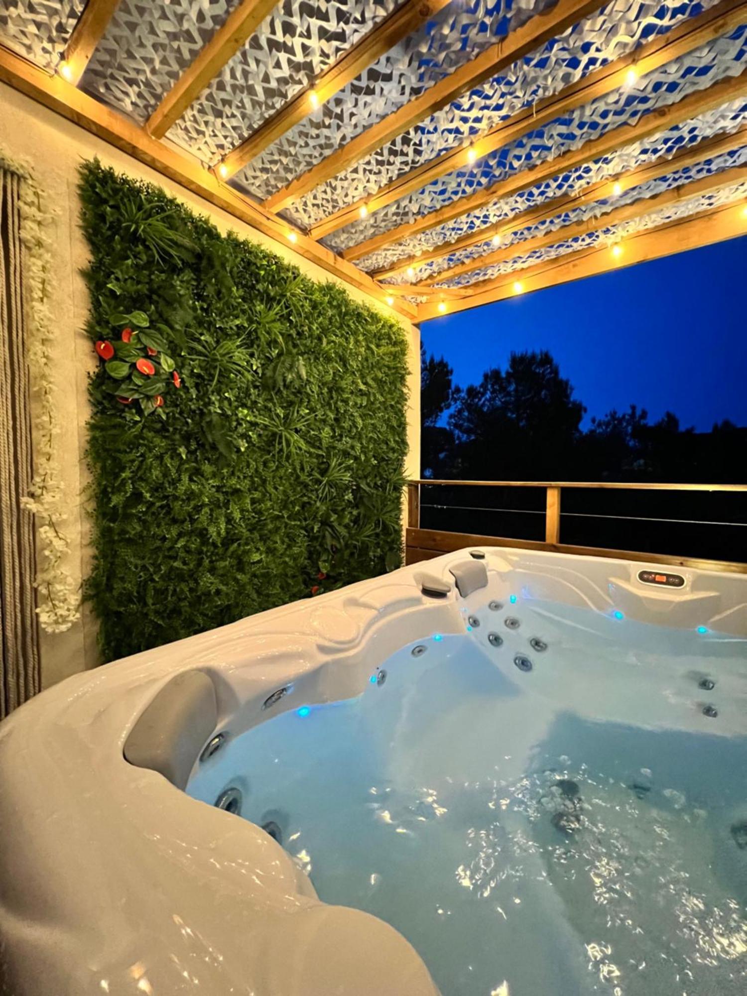 Love Room Tente Lodge Spa Mfg Chez C&C, Exclusivement Reservee Aux Adultes Cantaron Esterno foto