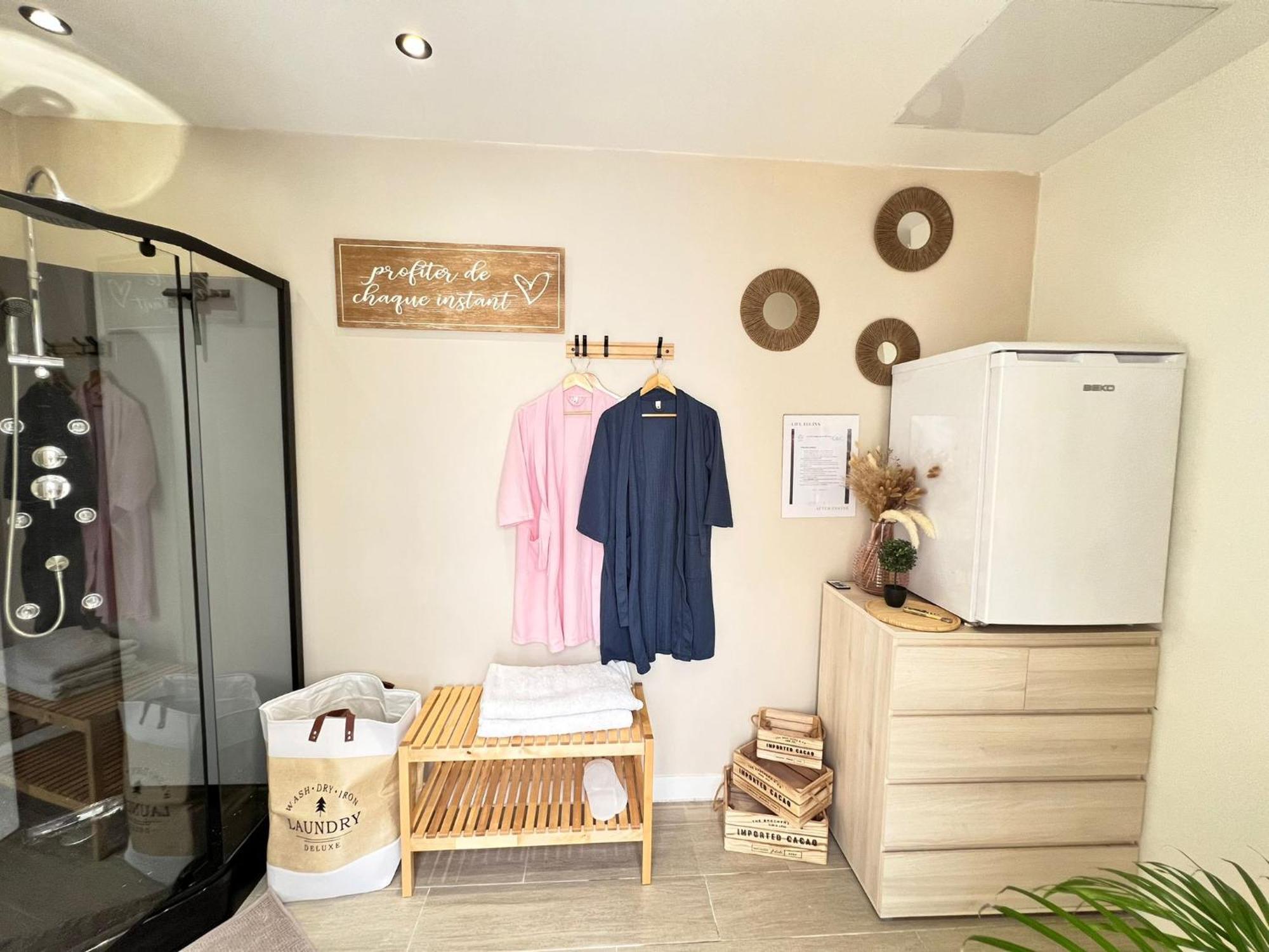 Love Room Tente Lodge Spa Mfg Chez C&C, Exclusivement Reservee Aux Adultes Cantaron Esterno foto