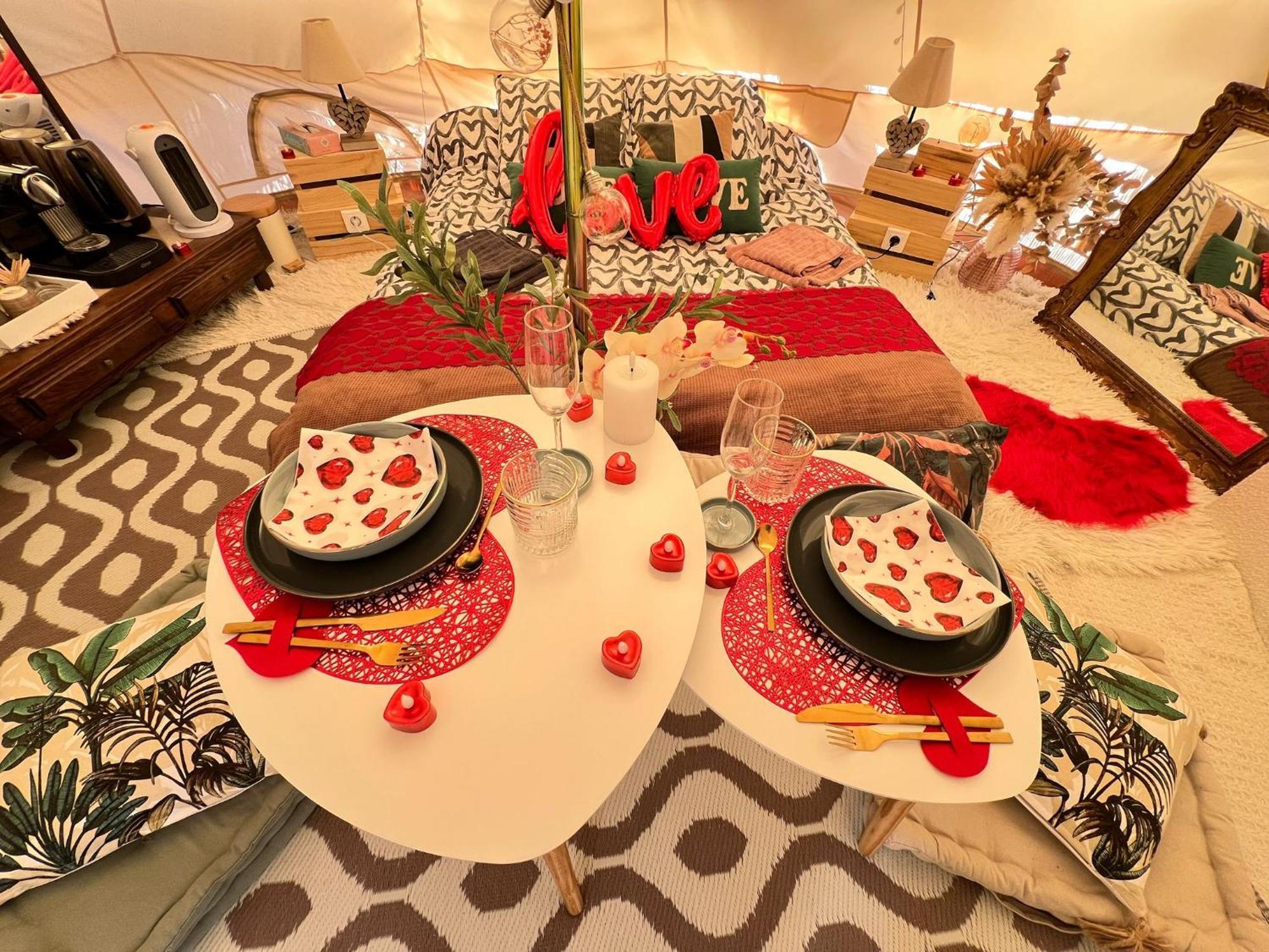 Love Room Tente Lodge Spa Mfg Chez C&C, Exclusivement Reservee Aux Adultes Cantaron Esterno foto